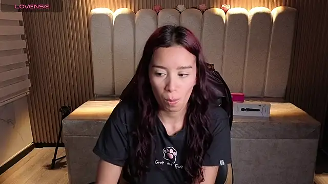  Mia Evans 1 online show from 6, 8, 2026
