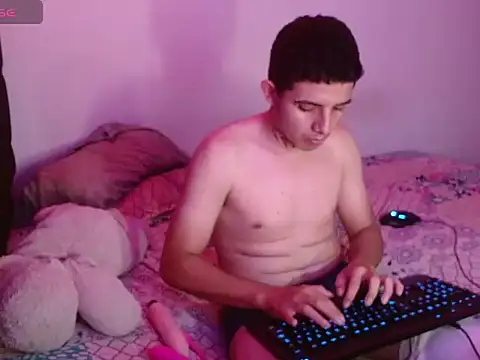 Snapshot of NoahAyala chatting on 21, 9, 2025 NoahAyala online show from 21, 9, 2025