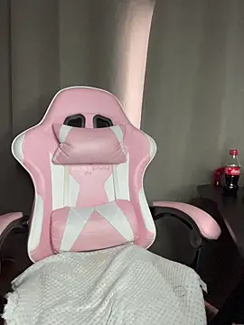 PrettyAshley  online show from 4, 8, 2026
