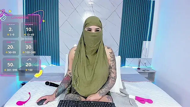 Nayla-Mouna online show from 12, 11, 2025