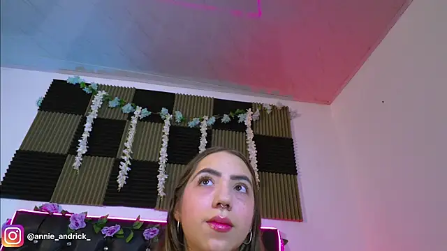  leda swan  online show from 8, 7, 2026
