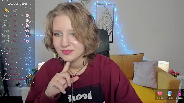 Hailey Foxy online show from 3, 10, 2025