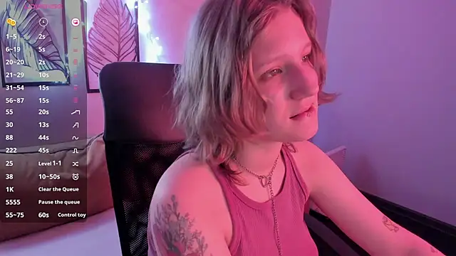 Hailey Foxy online show from 4, 12, 2025