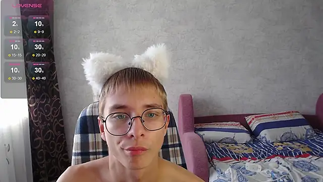 glasses cat online show from 10, 9, 2025