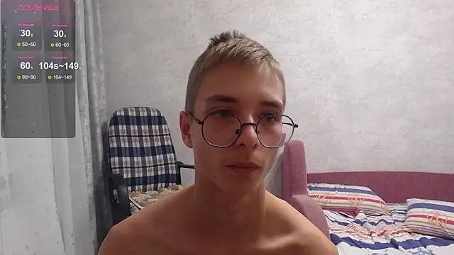 glasses cat online show from 10, 10, 2025