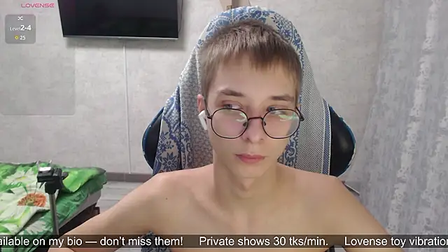 glasses cat online show from 11, 3, 2026