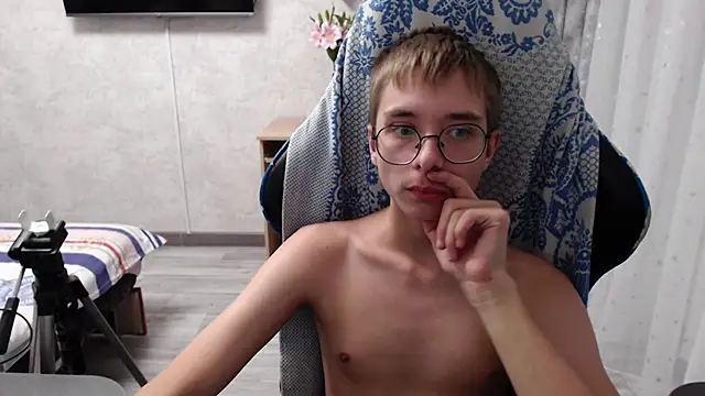 glasses cat online show from 19, 3, 2026