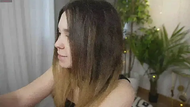 Lina Glow online show from 18, 3, 2026