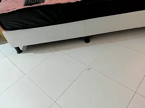 naomi cooper   online show from 15, 10, 2025