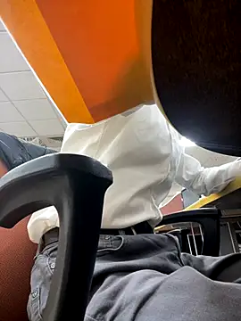 Snapshot of Daddygarry chatting on 15, 10, 2025 Daddygarry online show from 15, 10, 2025