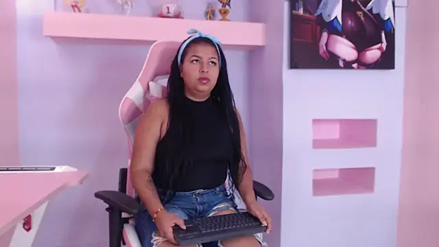 Snapshot of AlahiaJoness chatting on 1, 10, 2025 AlahiaJoness online show from 1, 10, 2025