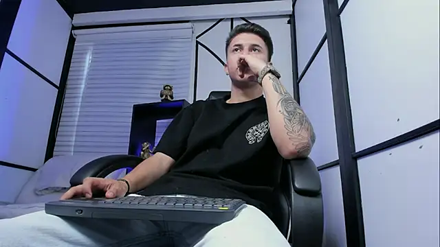 liaamsmiith  online show from 10, 9, 2025