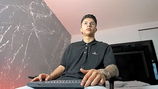 liaamsmiith  online show from 20, 9, 2025