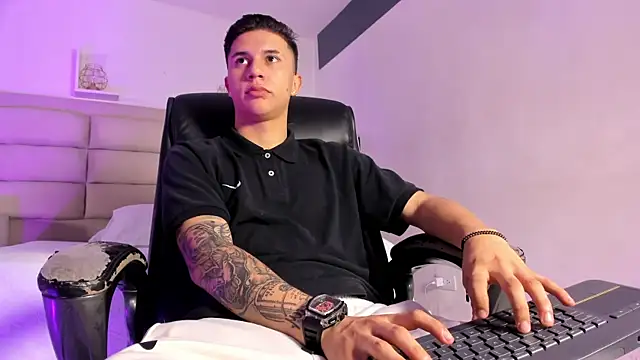 liaamsmiith  online show from 13, 10, 2025