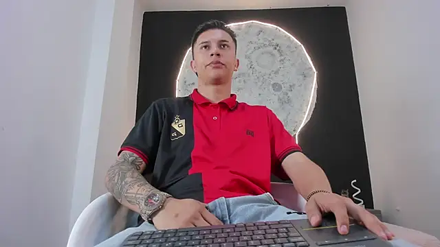 liaamsmiith  online show from 18, 10, 2025