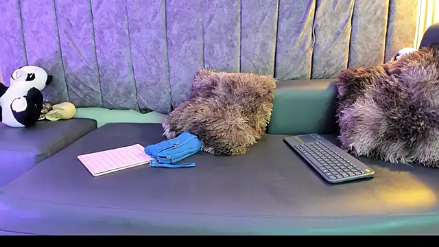 Rowan Mills online show from 4, 10, 2025