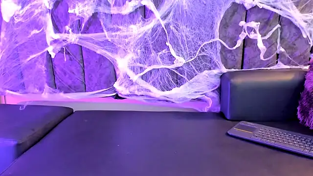 Rowan Mills online show from 8, 10, 2025