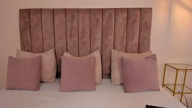 amber colliiins online show from 4, 8, 2026