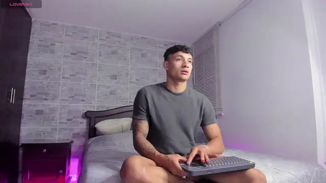 Snapshot of DavisFirb chatting on 20, 11, 2025 DavisFirb online show from 20, 11, 2025