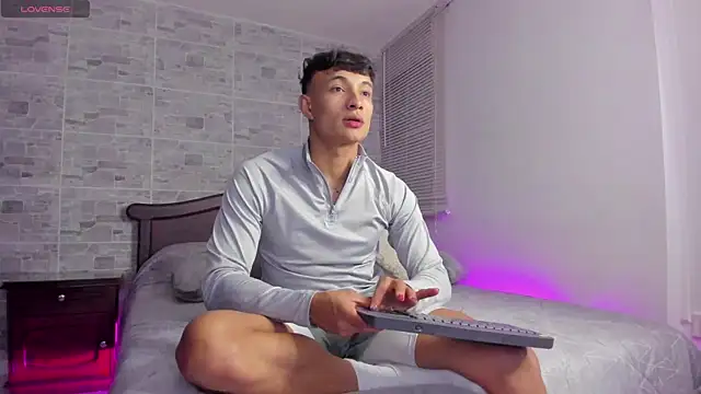 Snapshot of DavisFirb chatting on 21, 11, 2025 DavisFirb online show from 21, 11, 2025