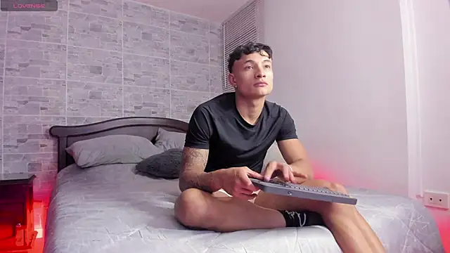 Snapshot of DavisFirb chatting on 22, 11, 2025 DavisFirb online show from 22, 11, 2025