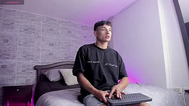 Snapshot of DavisFirb chatting on 24, 11, 2025 DavisFirb online show from 24, 11, 2025