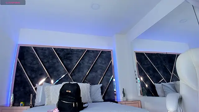 SusanaHenao online show from 9, 3, 2026