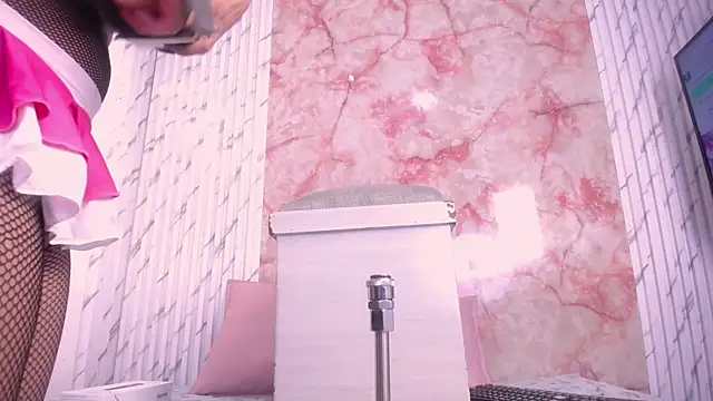 Georgina Astor online show from 18, 11, 2025