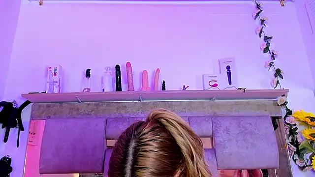 Natasha-Adams online show from 30, 7, 2026