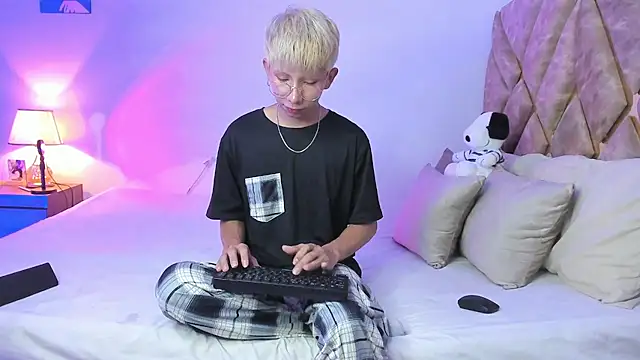 Snapshot of Hyunjin_Son chatting on 12, 1, 2026 Hyunjin Son online show from 12, 1, 2026