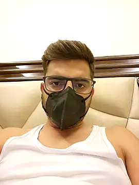 Snapshot of LoveGuruRA chatting on 12, 9, 2025 LoveGuruRA online show from 12, 9, 2025