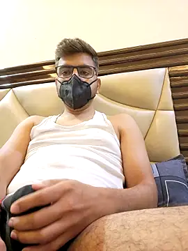 Snapshot of LoveGuruRA chatting on 7, 10, 2025 LoveGuruRA online show from 7, 10, 2025