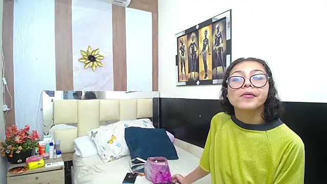 Snapshot of honeymoon_12 chatting on 26, 9, 2025 honeymoon 12 online show from 26, 9, 2025