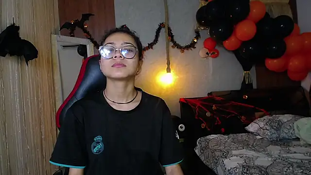 Snapshot of honeymoon_12 chatting on 29, 10, 2025 honeymoon 12 online show from 29, 10, 2025