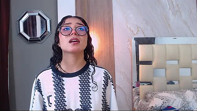 Snapshot of honeymoon_12 chatting on 12, 2, 2026 honeymoon 12 online show from 12, 2, 2026