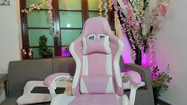 emma ayala online show from 2, 12, 2025