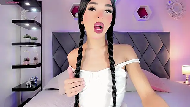 Snapshot of Amira_Ember chatting on 29, 6, 2026 Amira Ember online show from 29, 6, 2026
