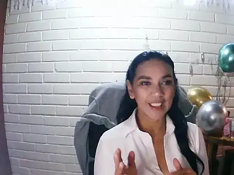 MiiaVelasquez online show from 21, 11, 2025