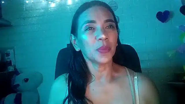 MiiaVelasquez online show from 4, 3, 2026