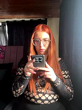 CoraVibes online show from 28, 10, 2025