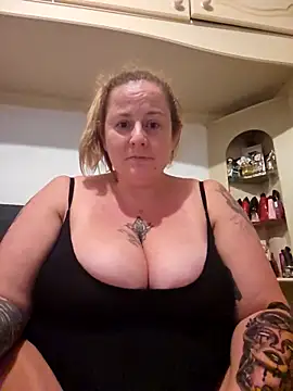 Snapshot of Biggtitz121 chatting on 10, 9, 2025 Biggtitz121 online show from 10, 9, 2025