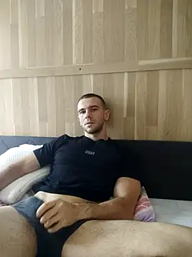 Snapshot of BrokenToPieces chatting on 15, 9, 2025 BrokenToPieces online show from 15, 9, 2025