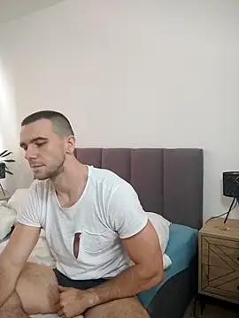 Snapshot of BrokenToPieces chatting on 16, 9, 2025 BrokenToPieces online show from 16, 9, 2025