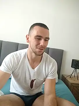 Snapshot of BrokenToPieces chatting on 19, 9, 2025 BrokenToPieces online show from 19, 9, 2025