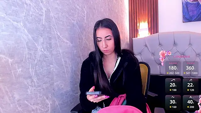 Sophi Thaylorr online show from 24, 3, 2026