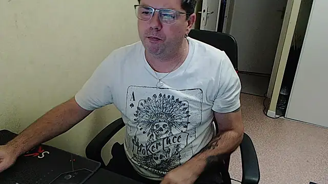 Snapshot of blueandwhite1 chatting on 10, 12, 2024 blueandwhite1 online show from 10, 12, 2024