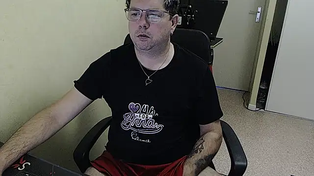 Snapshot of blueandwhite1 chatting on 18, 12, 2024 blueandwhite1 online show from 18, 12, 2024