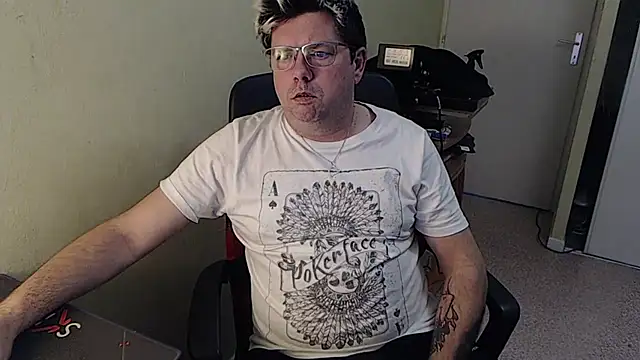 Snapshot of blueandwhite1 chatting on 7, 1, 2025 blueandwhite1 online show from 7, 1, 2025