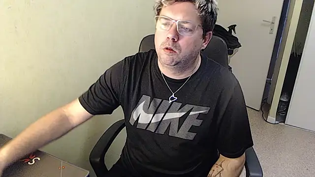 Snapshot of blueandwhite1 chatting on 10, 1, 2025 blueandwhite1 online show from 10, 1, 2025