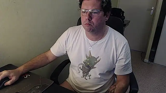 Snapshot of blueandwhite1 chatting on 14, 1, 2025 blueandwhite1 online show from 14, 1, 2025